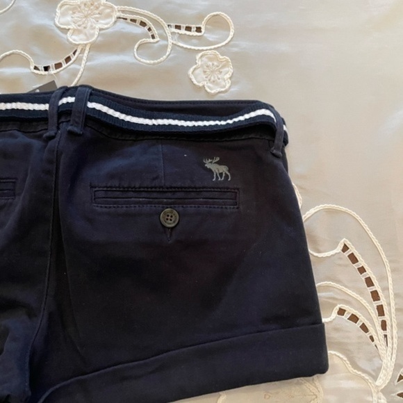 New Abercrombie Navy Khaki Shorts With Belt - Picture 7 of 10